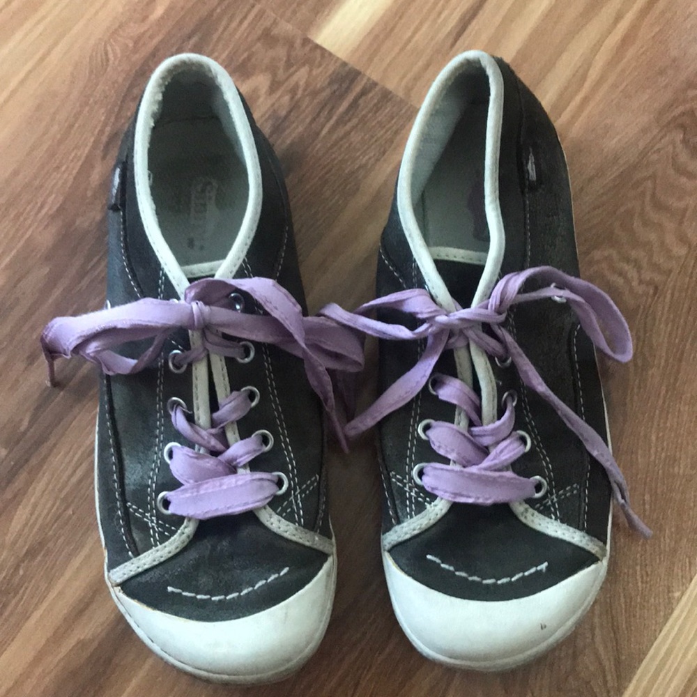 Simple shoes